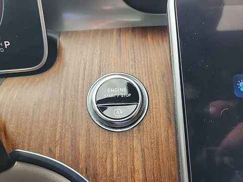 Used 2024 Mercedes-Benz C 300 Sedan image 30