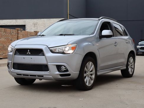 Used 2011 Mitsubishi Outlander Sport SE FWD image 2