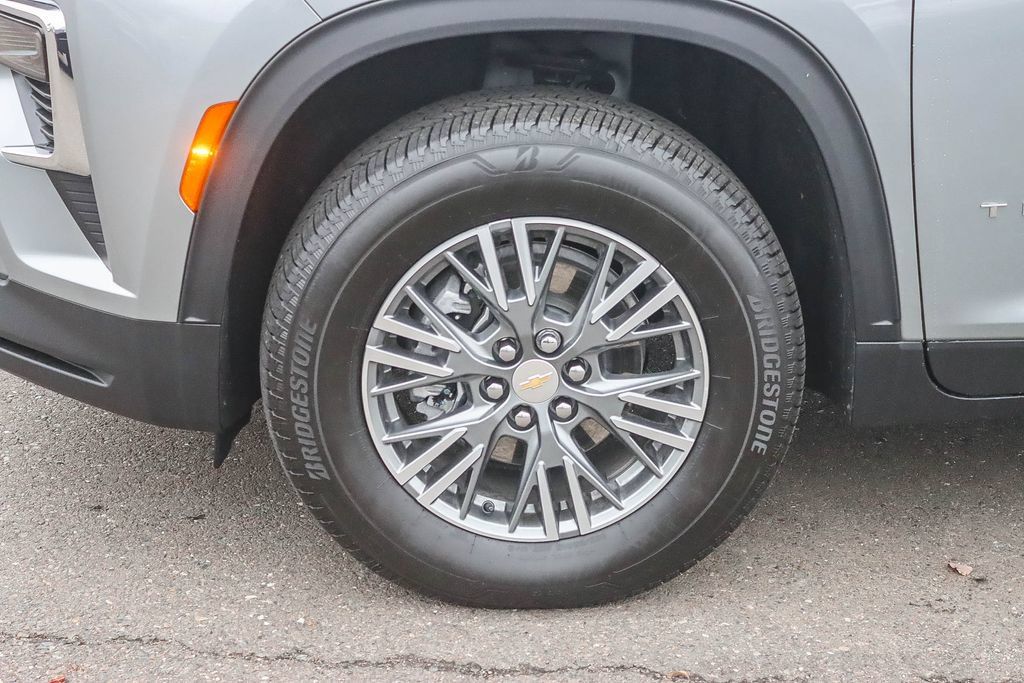Used 2026 Chevrolet Traverse LT w/ Driver Confidence Package AWD/4WD image 9