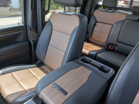Used 2024 Chevrolet Silverado 2500 High Country w/ High Country Premium Package AWD/4WD image 27