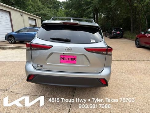 Used 2022 Toyota Highlander XLE FWD image 10