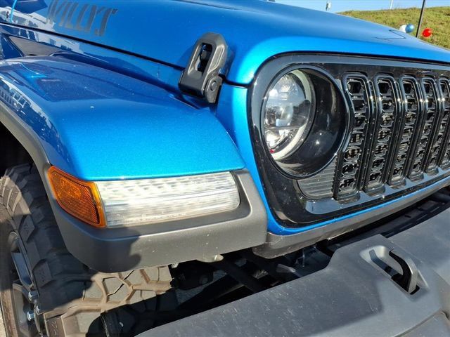 Used 2025 Jeep Gladiator Sport AWD/4WD image 3
