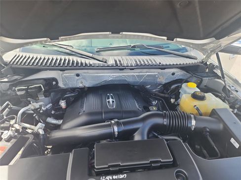 Used 2017 Lincoln Navigator Reserve image 13