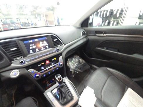 Used 2017 Hyundai Elantra Limited image 32