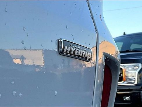 Used 2025 Ford Escape SE w/ PHEV Premium Package image 24