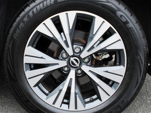 Certified 2022 Nissan Rogue SV w/ SV Premium Package image 13