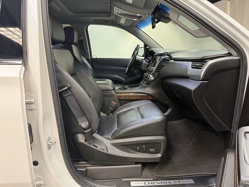 Used 2019 Chevrolet Tahoe LT w/ LT Signature Package AWD/4WD image 18