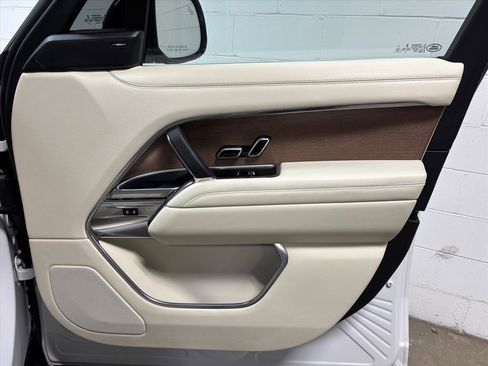 Used 2023 Land Rover Range Rover SE image 33