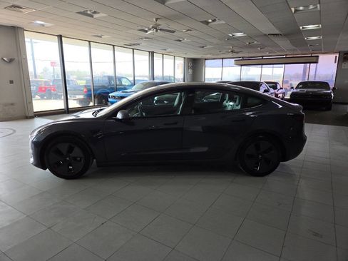 Used 2021 Tesla Model 3 Standard Range Plus image 4