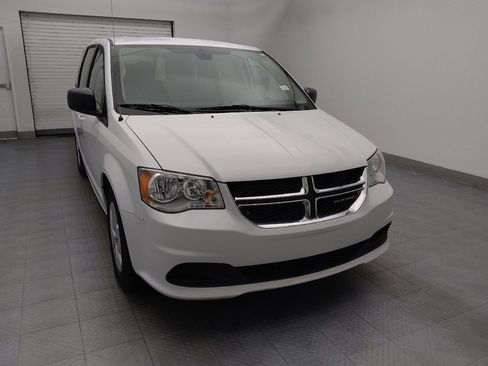Used 2018 Dodge Grand Caravan SE w/ UConnect Hands-Free Group image 14