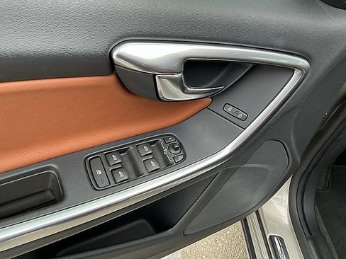 Used 2016 Volvo S60 T5 Premier w/ Convenience Package image 17