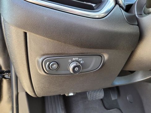Used 2024 Chevrolet Equinox LT FWD image 23