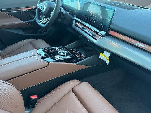 Used 2025 BMW i5 xDrive40 image 34