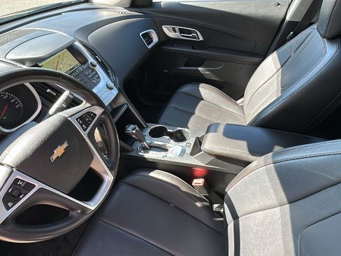 Used 2017 Chevrolet Equinox Premier w/ Enhanced Convenience Package AWD/4WD image 23