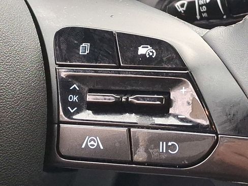 Certified 2025 Hyundai Elantra Sport image 22