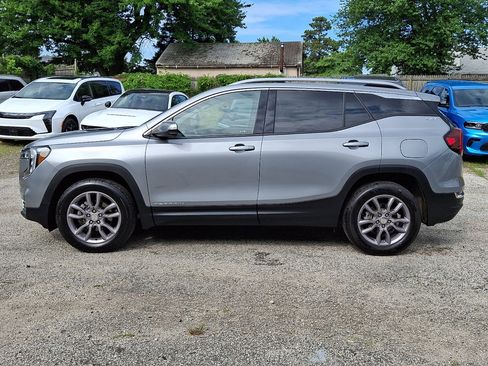 Used 2024 GMC Terrain SLT AWD/4WD image 2