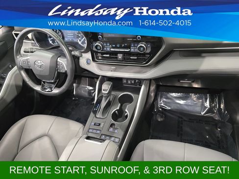 Used 2021 Toyota Highlander XLE AWD/4WD image 11