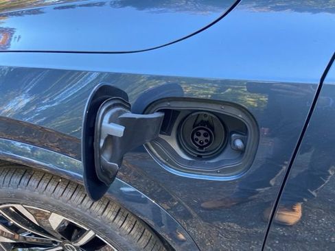 New 2026 Volvo XC90 T8 Plus w/ Protection Package Premier image 9