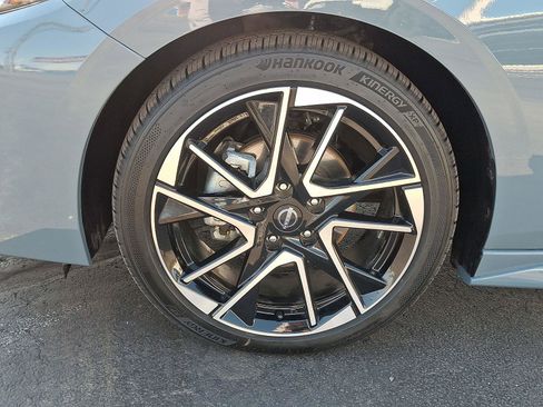 Used 2024 Nissan Sentra SR w/ SR Premium Package FWD image 8