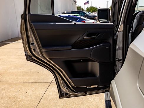 Used 2026 Lexus GX 550 w/ Accessory Package (2T) AWD/4WD image 38