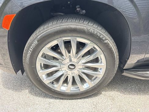 Used 2024 Cadillac Escalade ESV Premium Luxury AWD/4WD image 10