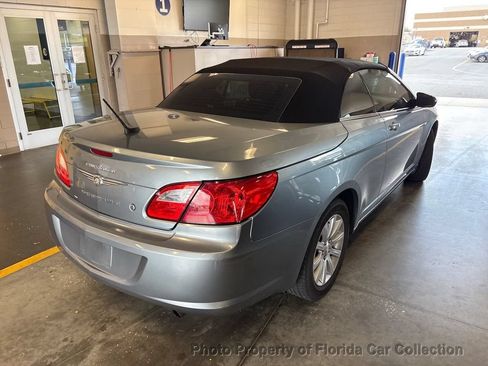 Used 2010 Chrysler Sebring LX w/ Convenience Group FWD image 4