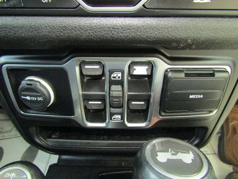 Used 2025 Jeep Wrangler Unlimited Sport AWD/4WD image 28