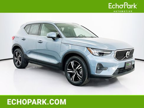 Used 2023 Volvo XC40 B5 Plus AWD/4WD image 1