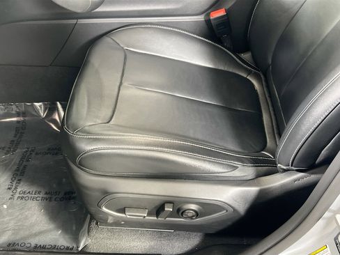 Used 2023 Jeep Grand Cherokee Limited w/ Black Appearance Package image 18