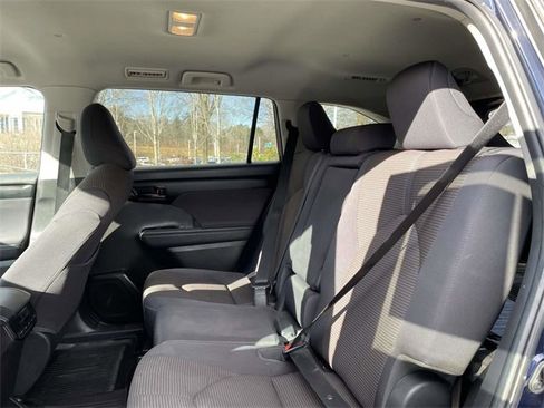 Used 2023 Toyota Highlander LE image 17
