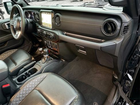 Used 2023 Jeep Wrangler Unlimited Sahara image 32