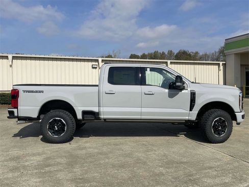 New 2026 Ford F250 Platinum w/ Tremor Off-Road Package image 2