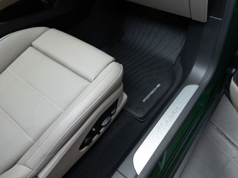 Certified 2025 Porsche Macan Electric RWD image 35