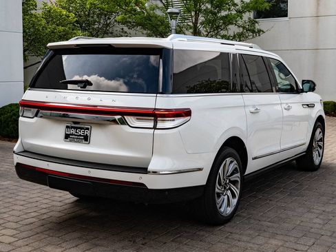 Used 2023 Lincoln Navigator L Reserve AWD/4WD image 10