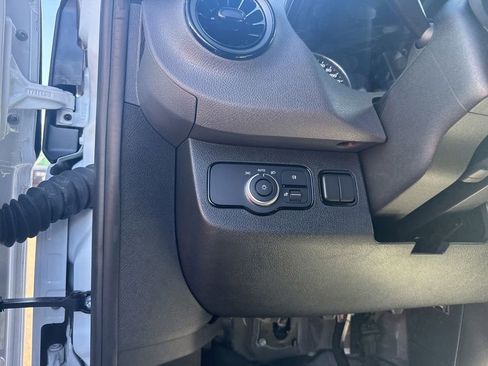 Used 2025 Mercedes-Benz Sprinter 2500 image 12