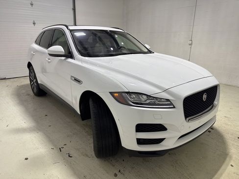 Used 2018 Jaguar F-PACE Prestige image 3