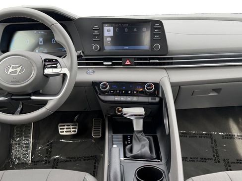 Certified 2025 Hyundai Elantra Sport image 11