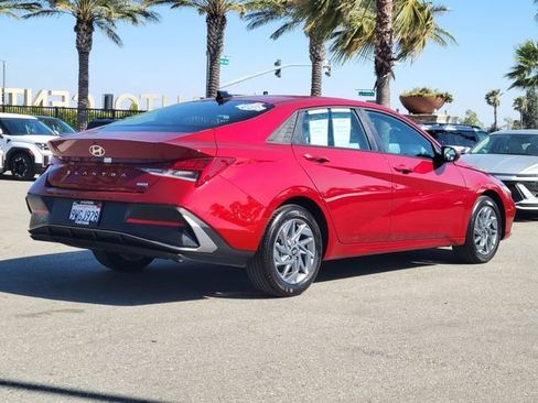 Certified 2025 Hyundai Elantra Hybrid FWD image 4