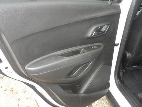 Used 2016 Chevrolet Trax LT w/ LT Convenience Package image 16