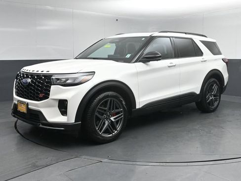 Certified 2025 Ford Explorer ST AWD/4WD image 3