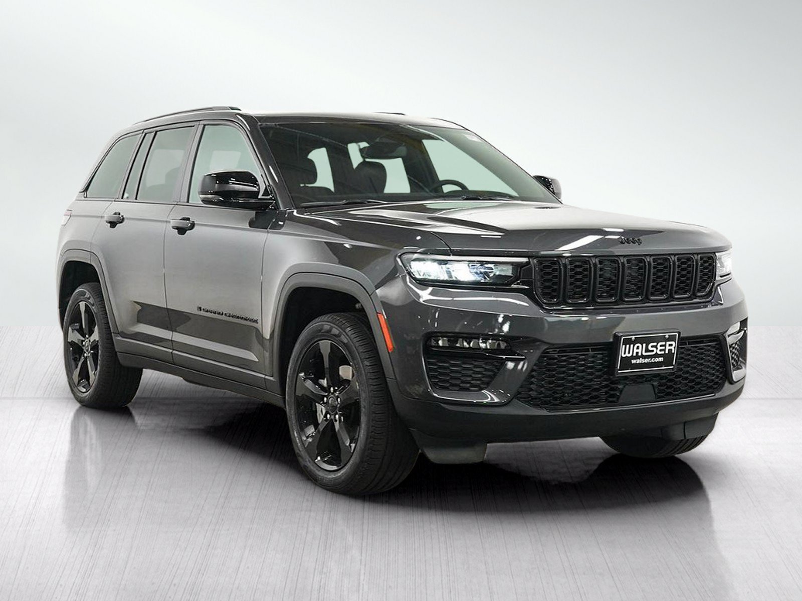 Used 2024 Jeep Grand Cherokee Limited w/ Black Appearance Package AWD/4WD image 7