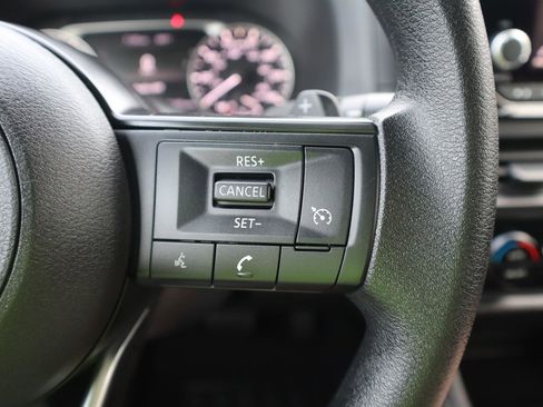 Used 2025 Nissan Pathfinder S image 23