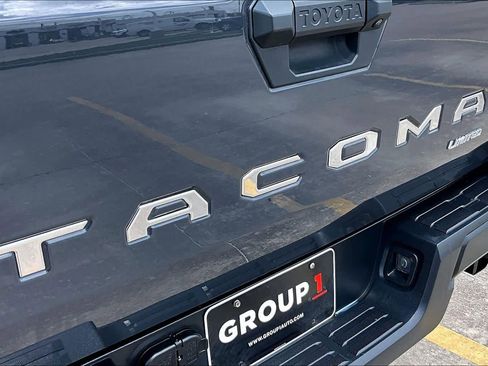 Used 2025 Toyota Tacoma SR image 30