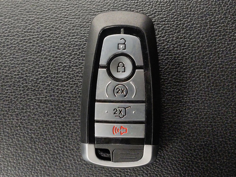 Used 2018 Ford Explorer XLT w/ Equipment Group 202A FWD image 32