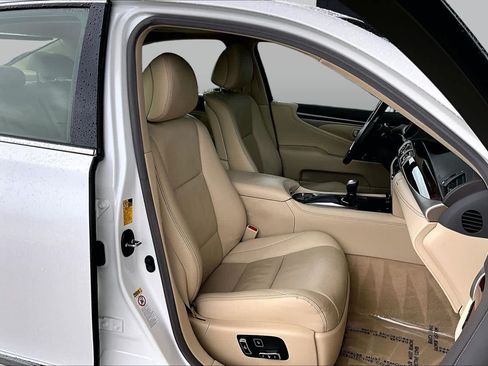Used 2013 Lexus LS 460 w/ Comfort Pkg RWD image 8
