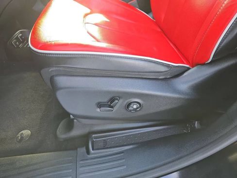 Used 2020 Chrysler Pacifica Limited w/ Quick Oder Package 2EV RED-S FWD image 12