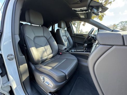Used 2024 Porsche Macan image 29