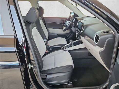 Used 2025 Hyundai Venue SEL FWD image 21