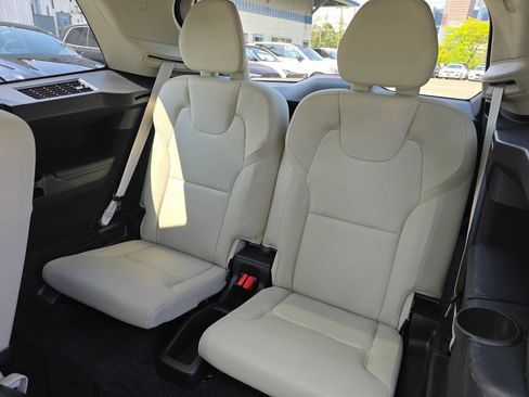 Certified 2023 Volvo XC90 T8 Plus AWD/4WD image 19