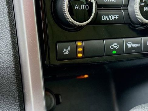 Used 2022 Subaru Ascent Limited w/ Technology Package image 21